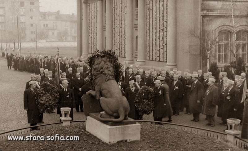 Мемориалът е изпълнявал и функцията на Пантеон, пред който са се провеждали тържествени церемонии и са посрещани високопоставени чуждестранни гости. Снимка: Стара София