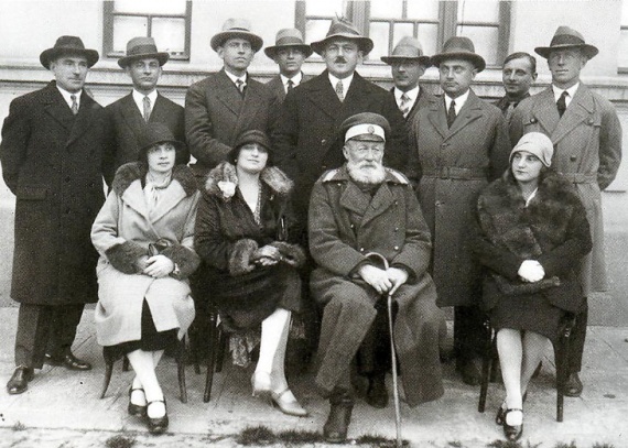 Генерал А. В. Туркул с група руски емигранти в България по времето на Втората световна война.