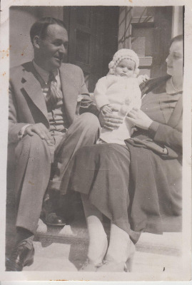 Стою Мантов със съпругата си Дана и новороденият им син Михаил
