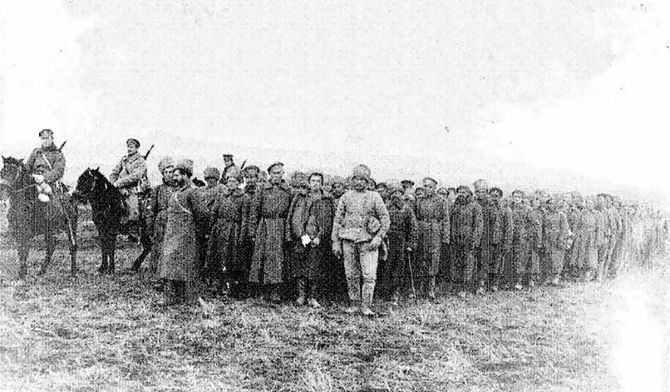 Оригиналната снимка на пленените руски войници, нередактирана.