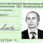 Владимир Путин e на 33 години, когато получи тази лична карта на Щази като агент на КГБ в Източна Германия.