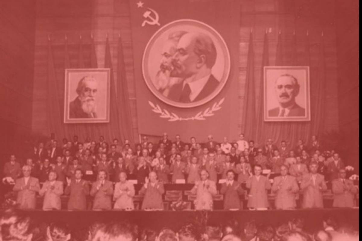 Дебатът за качеството на живот преди и след 10 ноември е сред основните идеологически противопоставяния в съвременна България. На снимката - Априлският пленум на ЦК на БКП, 1956 г.
