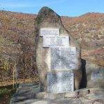 Село Влахи и паметникът на убитите от БКП. Снимка: Ангел Малинов