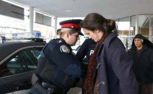 Мери Уагнер е арестувана. Снимка: Lianne Laurence, lifesitenews.com .
