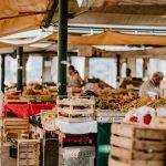 Пазар - най-старата форма на общуване по мирен начин с непознати. Снимка: Annie Spratt , Unsplash