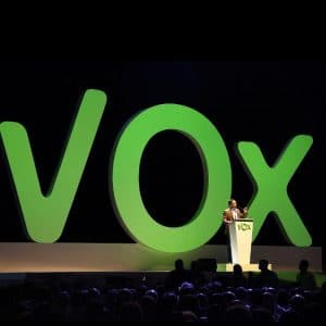 Сантиаго Абаскал говори на събрание на Вокс. Снимка: Contando Estrelas 