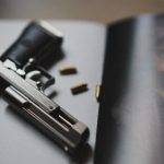 Многократно тиражираното твърдение, че САЩ са водещата страна по брой на публични стрелби е сред основните движещи сили на дебата в обществото им за контрола върху огнестрелните оръжия.