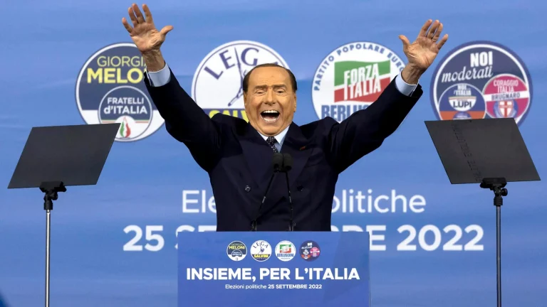 Силвио Берлускони при закриването на кампанията