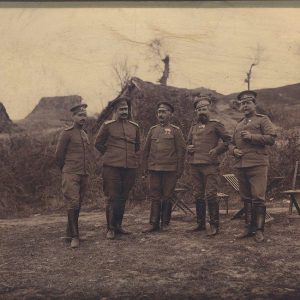 Борис Стрезов (първият от ляво), като началник щаб на 1-ва бригада от 11-а дивизия, надясно Петър Дървингов, Александър Протогеров, Кръстю Златарев и Пею Банов