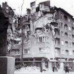 Разрушени сгради срещу паметника на Патриах Евтимий при бомбардировката от 17 януари 1944 г.. Снимка: ww2site.eu