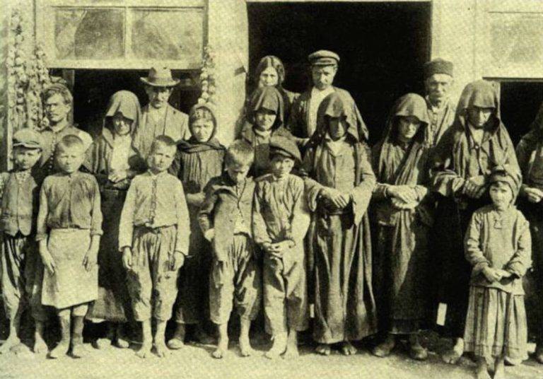 Тракийски емигранти в Бургас. Снимка: desant.net