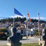 Веещите се знамена на ЕС и РС Македония в Охрид. Снимка: Георги Драганов, Unsplash