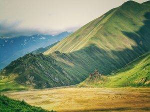 Кавказките планини в днешна северна Грузия. Снимка: Joni Jiniani, Unsplash