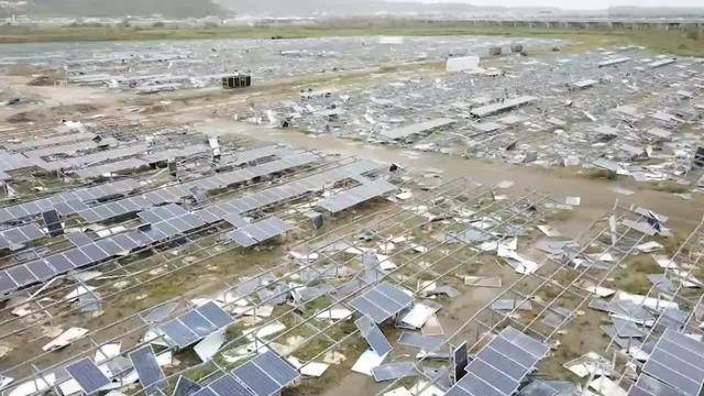 Унищожена соларна ферма в Пуерто Рико. Снимка: BOB MEINETZ
