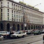 Фасадата на ЦУМ преди реставрацията, 1995 г. Снимка: Sludge G