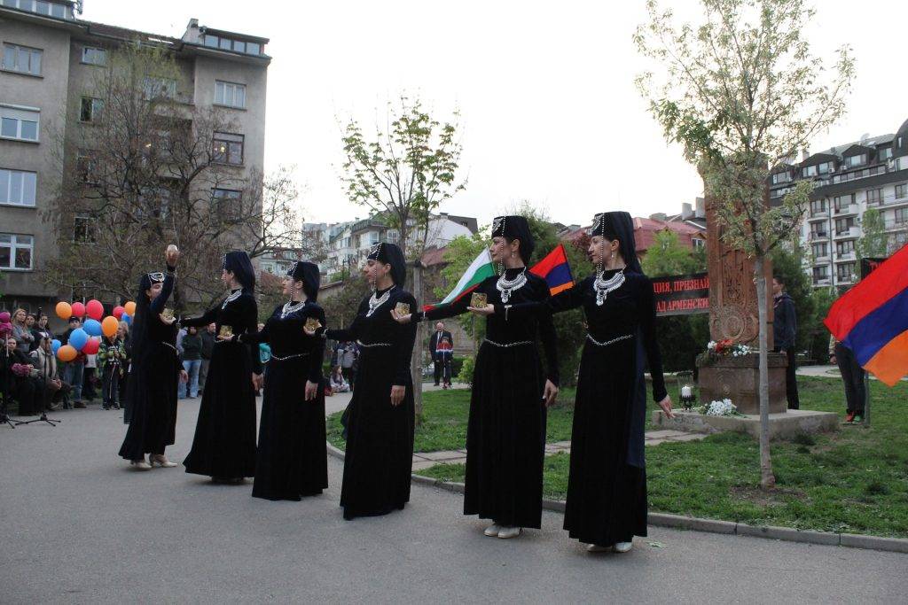 Кадри от събирането на арменци в арменския квартал през 2019 г. Снимка: Георги Драганов