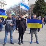 Руснакът Алекс Стоицки (на-вдясно на снимката) на протест в София.