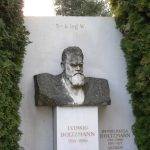 Гробът на Лудвиг Болцман, който пръв открива същността на ентропията - един от ключовете към вселената.