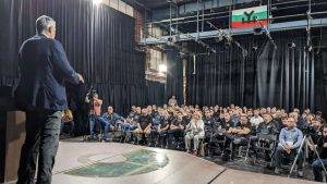 Лекцията на ген. Желко Гласнович в Националния студентски дом се радваше на голям интерес.