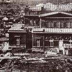 Политическата система на Третата Българска държава започва с основната роля на Народното събрание. Снимка: сградата на парламента към 1883 г.