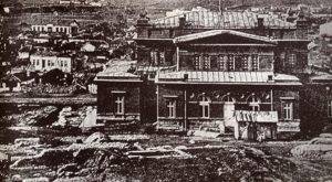 Политическата система на Третата Българска държава започва с основната роля на Народното събрание. Снимка: сградата на парламента към 1883 г.