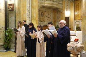 Снимка от изпълнение на хора за православна музика, наречен “Св. Петка”, ръководен от композитора Георги Попов.