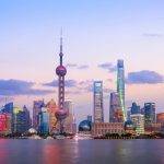 Паметник на народните герои, Шанхайски булевард. Развитието на китайските градове е показателно и за развитието на многото индустриални екосистеми. Снимка: Edward He, Unsplash