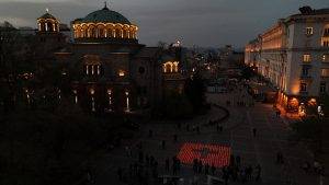 Запалените свещи, по една за всеки един от убитите и ранените в атентата в "Св. Неделя". Снимка с дрон: Христо Иванов