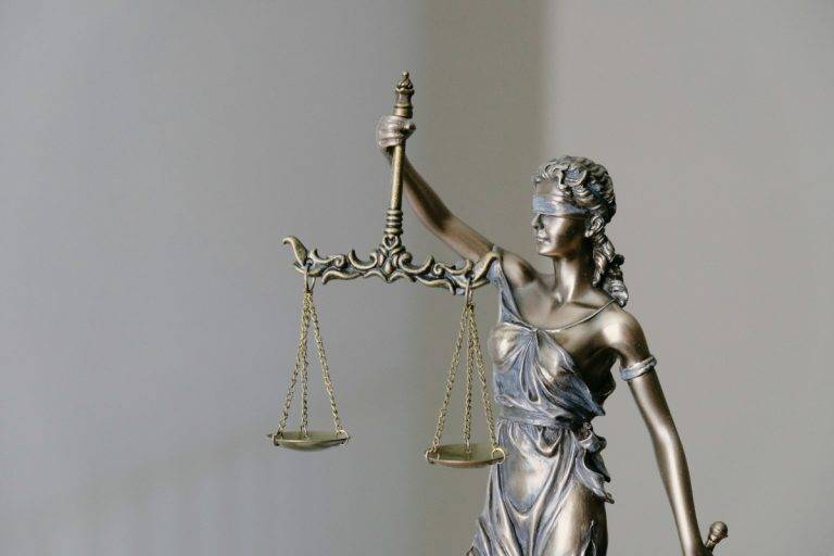Справедливост ли търси българският съд или повече на думи решени дела?Снимка: Tingey Injury Law Firm, Unsplash