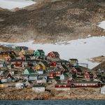 Гренландия е ключовият геополитически лост, който дава контрол върху арктическите ресурси и баланса на силите между САЩ, Европа, Русия и Китай. Изглед към Итоккортормиит, бивш Скорсбисунд. Снимка: Annie Spratt, Unsplash