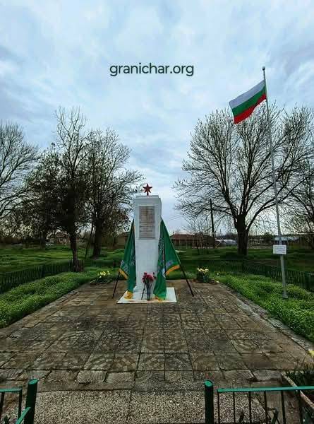 Реставрираният през 2016 г. паметник.