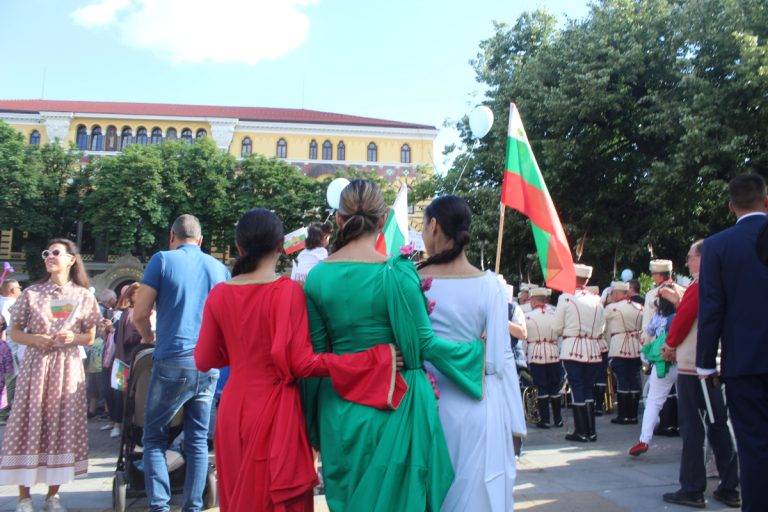 Трета поредна година „Месец на семейството“ е по-голямото събитие, но тази година разликата е огромна – и донякъде това се дължи и на сериозната институционална подкрепа за доскоро игнорираното събитие.