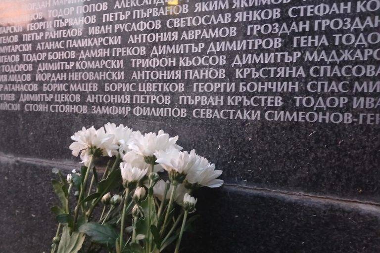 Една от уж екзотичните идеи на управляващите от Прогресивна България е да спестят пари, закривайки Комисията по досиетата.