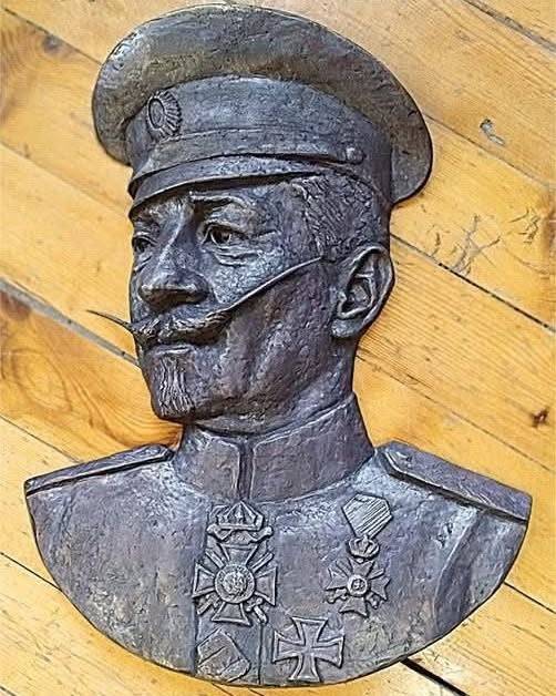 Бронзовият барелеф на ген. Иван Колев, изработен от Иван Тотев, който ще бъде поставен на дома на генерала в София.