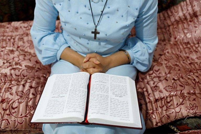 Християни в Мароко: Задълбочено изследване на живота, преследването, религиозната свобода и свидетелствата на мароканските християни в общество, доминирано от исляма.