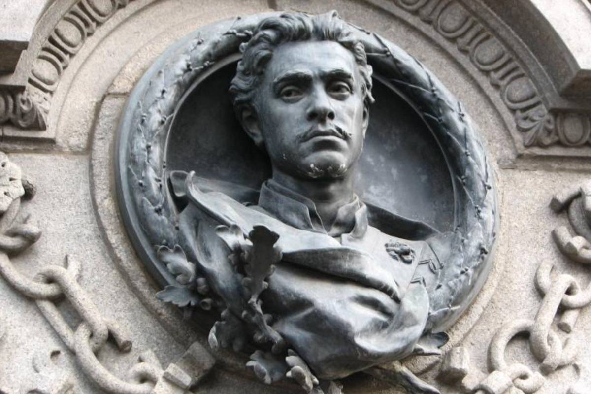 На 22. 10. 1895 г. (стар стил) тържествено е открит паметникът на Васил Левски на лобното му място в София.
